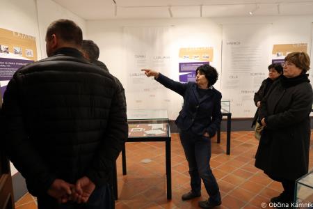 Zadnje javno vodstvo po razstavi Zgodbe Maistrovih predmetov iz virtualnosti v resnično (22)